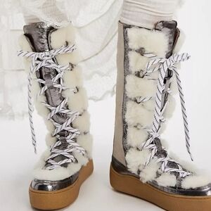 Free People White Wilder MukLuk Genuine Shearling Lined Boots Size 8 $258 Boho